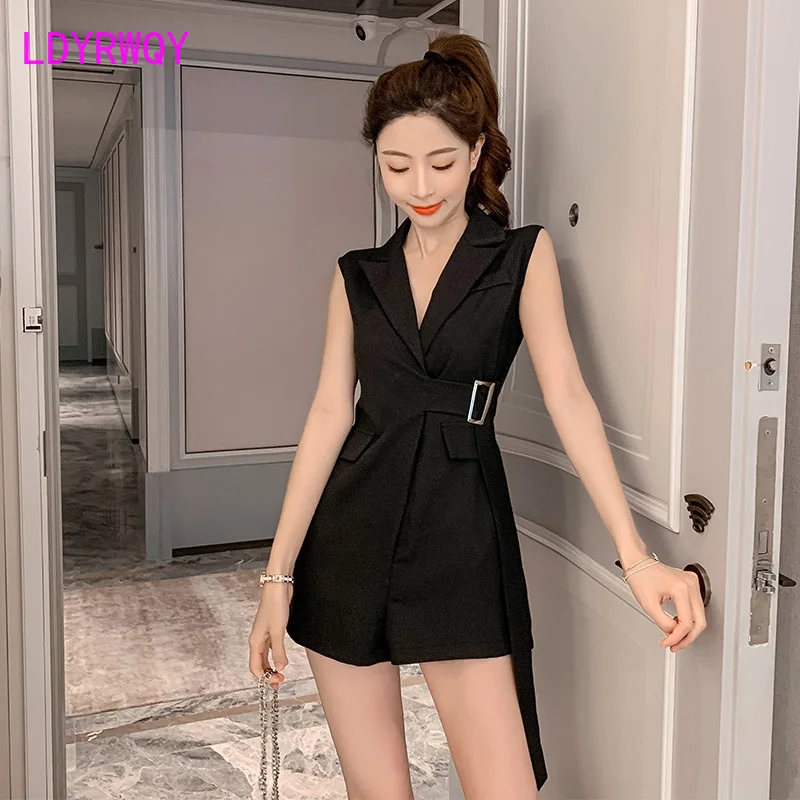 LDYRWQY 2021 New Korean Summer Fashion Sleeveless High Waist Black Slim V-neck Temperament Wide Leg One-piece Shorts
LDYRWQY 2021 New Korean Summer Fashion Sleeveless High Waist Black Slim V-neck Temperament Wide Leg One-piece Shorts