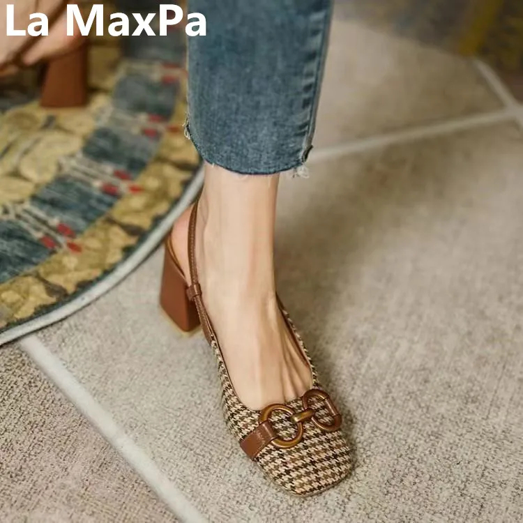 2021 New Summer Women Shoes Square Toe Chunky Heel Women Sandals Buckle 7cm High Heel Slingback Sandals for Women plus size
2021 New Summer Women Shoes Square Toe Chunky Heel Women Sandals Buckle 7cm High Heel Slingback Sandals for Women plus size