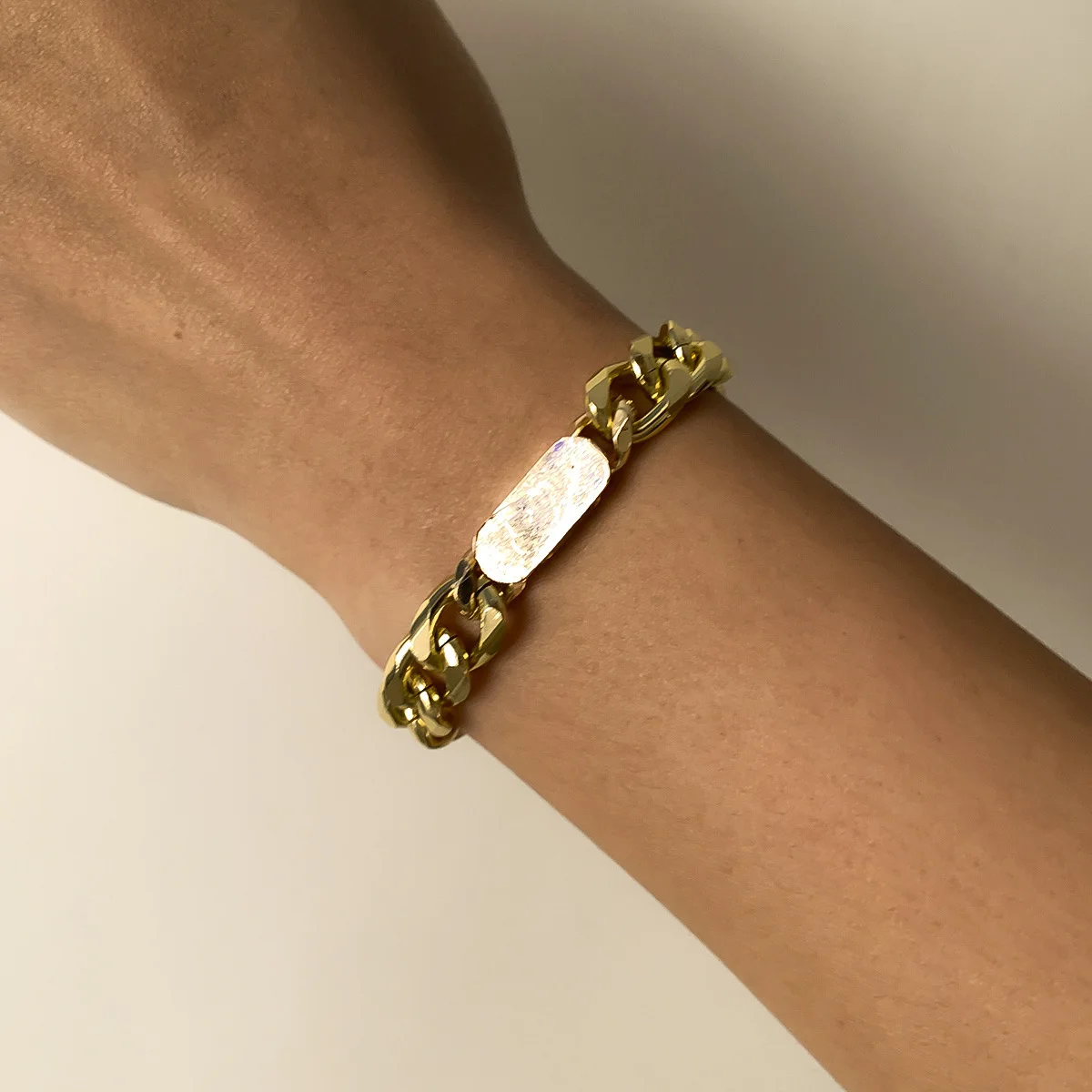 Fashion Punk Chain Bracelet Simply Design Hip Hop Golden Silvery Plating Metal Charm Bracelet For Women Jewelry Gifts
Fashion Punk Chain Bracelet Simply Design Hip Hop Golden Silvery Plating Metal Charm Bracelet For Women Jewelry Gifts