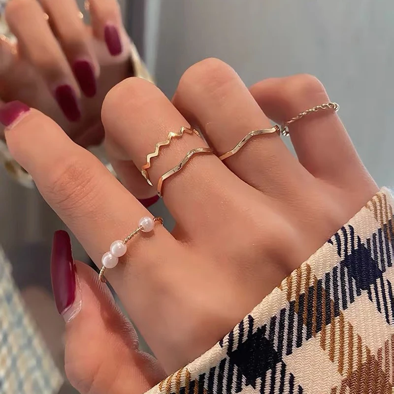 Japan And South Korea Set Contracted Wavy Ring Ring Five Personality Ring Not Web Celebrity Tail ring Circle Of Female
Japan And South Korea Set Contracted Wavy Ring Ring Five Personality Ring Not Web Celebrity Tail ring Circle Of Female