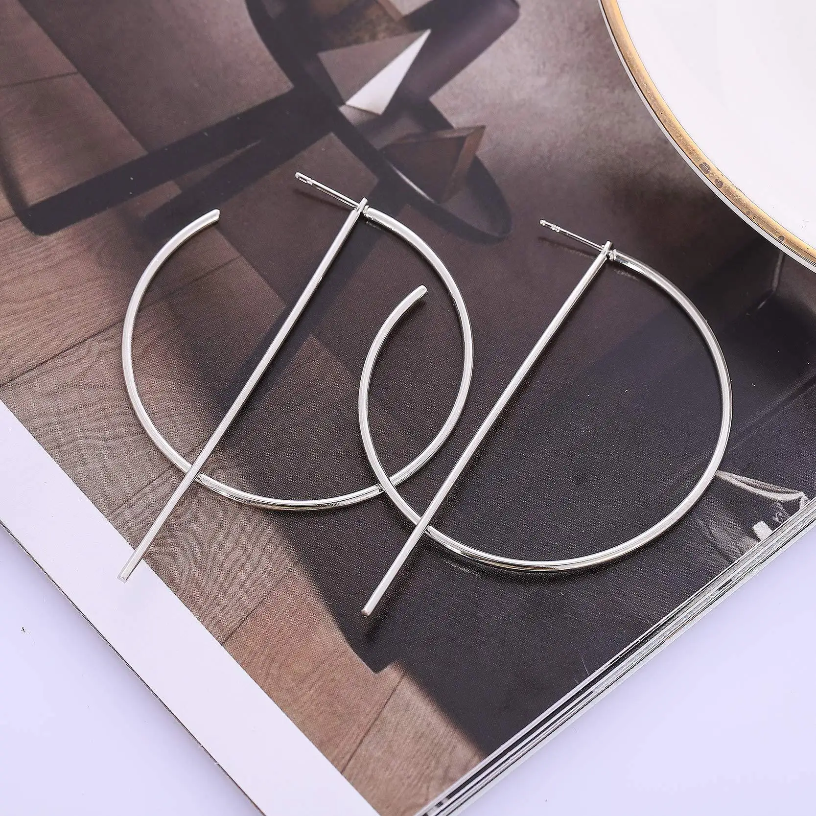 European and American tide fashion match to act the role of earnail individual character new round women's earring pendant long
European and American tide fashion match to act the role of earnail individual character new round women's earring pendant long