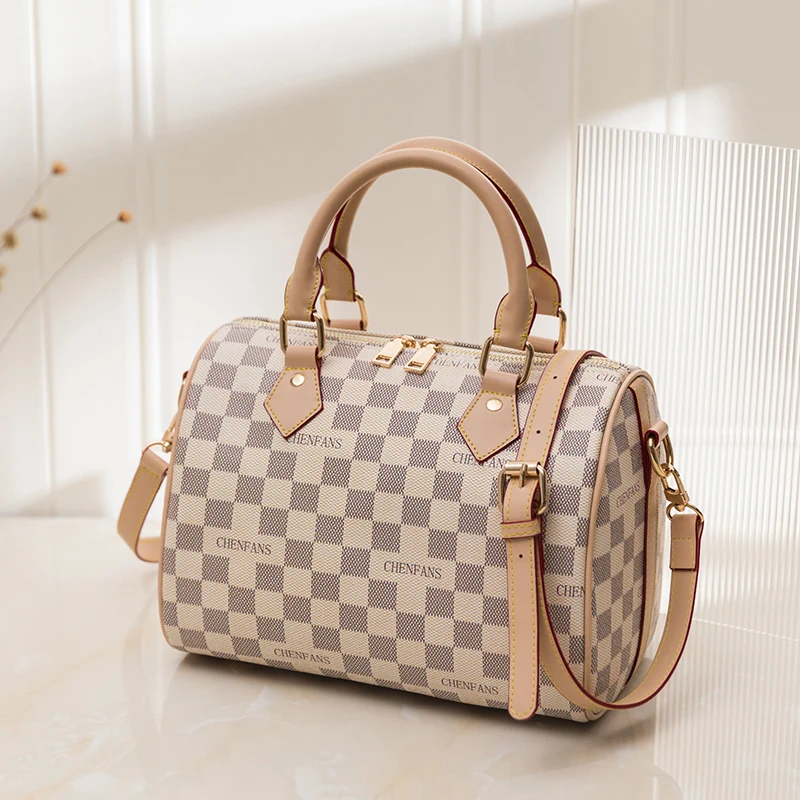 Boston Pillow Bag Female 2021 European and American Fashion Checkerboard Large Capacity One-shoulder Portable Diagonal Bag
Boston Pillow Bag Female 2021 European and American Fashion Checkerboard Large Capacity One-shoulder Portable Diagonal Bag