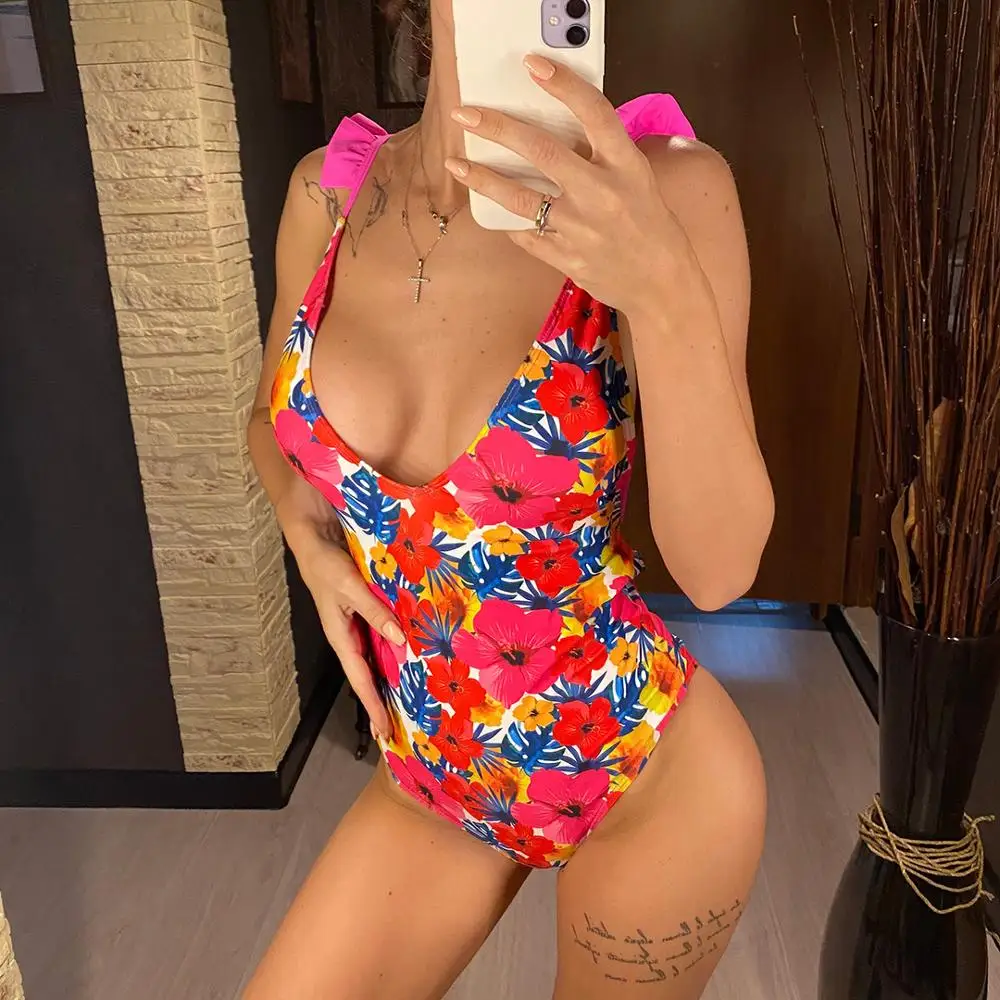 SINO.TREND New Sexy Floral 2021 V Neck Ruffled One Piece Swimsuit Women Plunging Neck Monokini Female Bathing Suit Swimwear Lady
SINO.TREND New Sexy Floral 2021 V Neck Ruffled One Piece Swimsuit Women Plunging Neck Monokini Female Bathing Suit Swimwear Lady