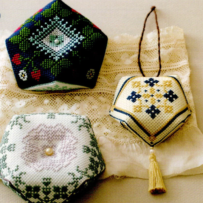 089 Cross Stitch Kits Pin Needle Cushion Biscornu Needlework DIY Kit Embroidery Set Counted Cross-Stitching Pincushion Packages
089 Cross Stitch Kits Pin Needle Cushion Biscornu Needlework DIY Kit Embroidery Set Counted Cross-Stitching Pincushion Packages