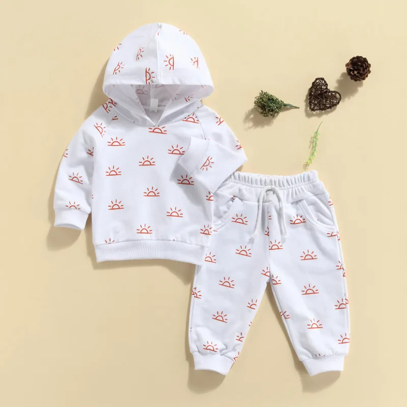 Комплект из 2 предметов для малышей на весну и осень, свитшот с длинным рукавом и солнцезащитным принтом + повседневные брюки для маленьких д... 
Комплект из 2 предметов для малышей на весну и осень, свитшот с длинным рукавом и солнцезащитным принтом + повседневные брюки для маленьких д...