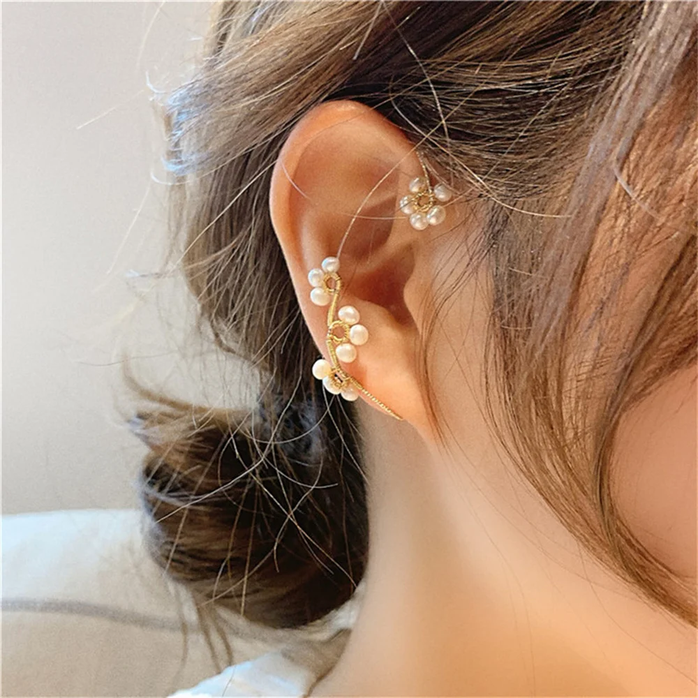 Luxurious Golden Pearl Flower Earrings No Pierced Ears Ear clip For Girl Women Elegant Hand-woven Pearl Earrings Accessories
Luxurious Golden Pearl Flower Earrings No Pierced Ears Ear clip For Girl Women Elegant Hand-woven Pearl Earrings Accessories