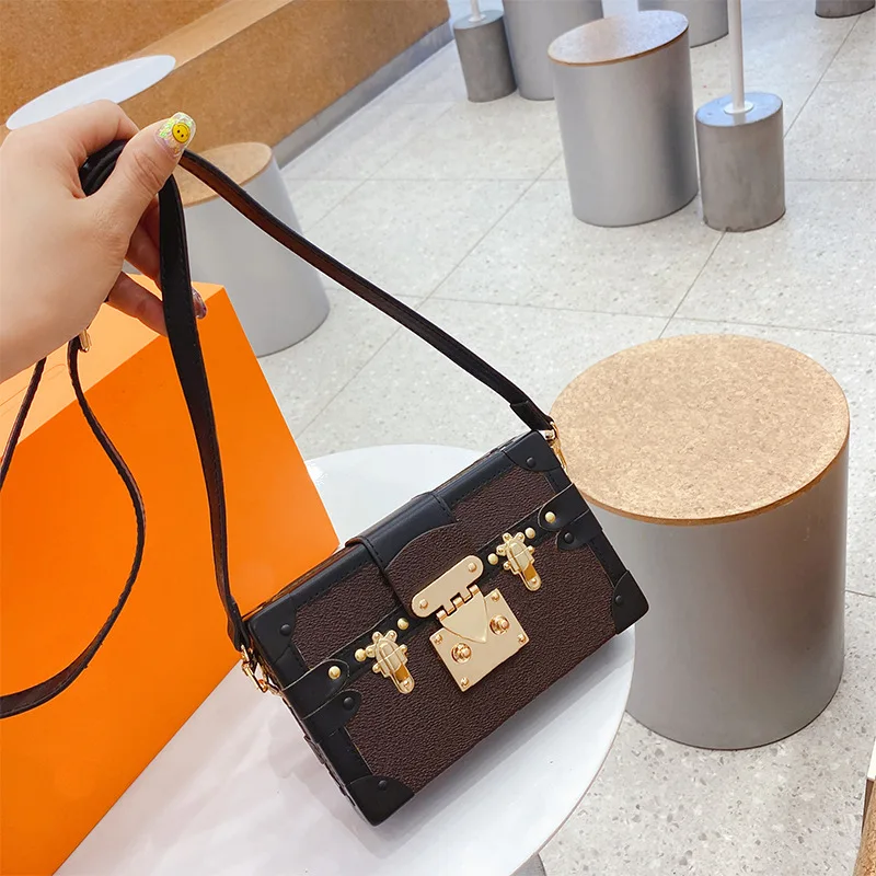 Luxury Designer Box bag female 2021 new retro lock printing shoulder bag fashion Sac De Luxe Femme Mochila Bolso Mujer
Luxury Designer Box bag female 2021 new retro lock printing shoulder bag fashion Sac De Luxe Femme Mochila Bolso Mujer