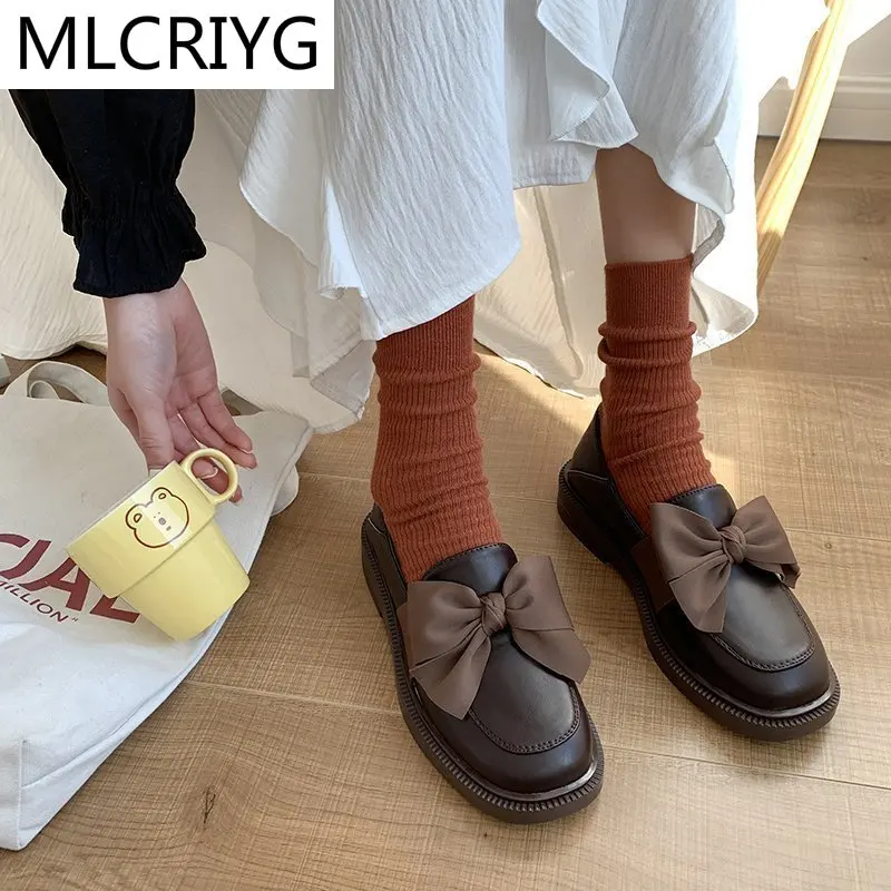 2021 Women's Flat Shoes Bowknot Cute PU Leather Women's Shoes Comfortable Warm Black Patent Leather Shoes Woman Square Toe
2021 Women's Flat Shoes Bowknot Cute PU Leather Women's Shoes Comfortable Warm Black Patent Leather Shoes Woman Square Toe