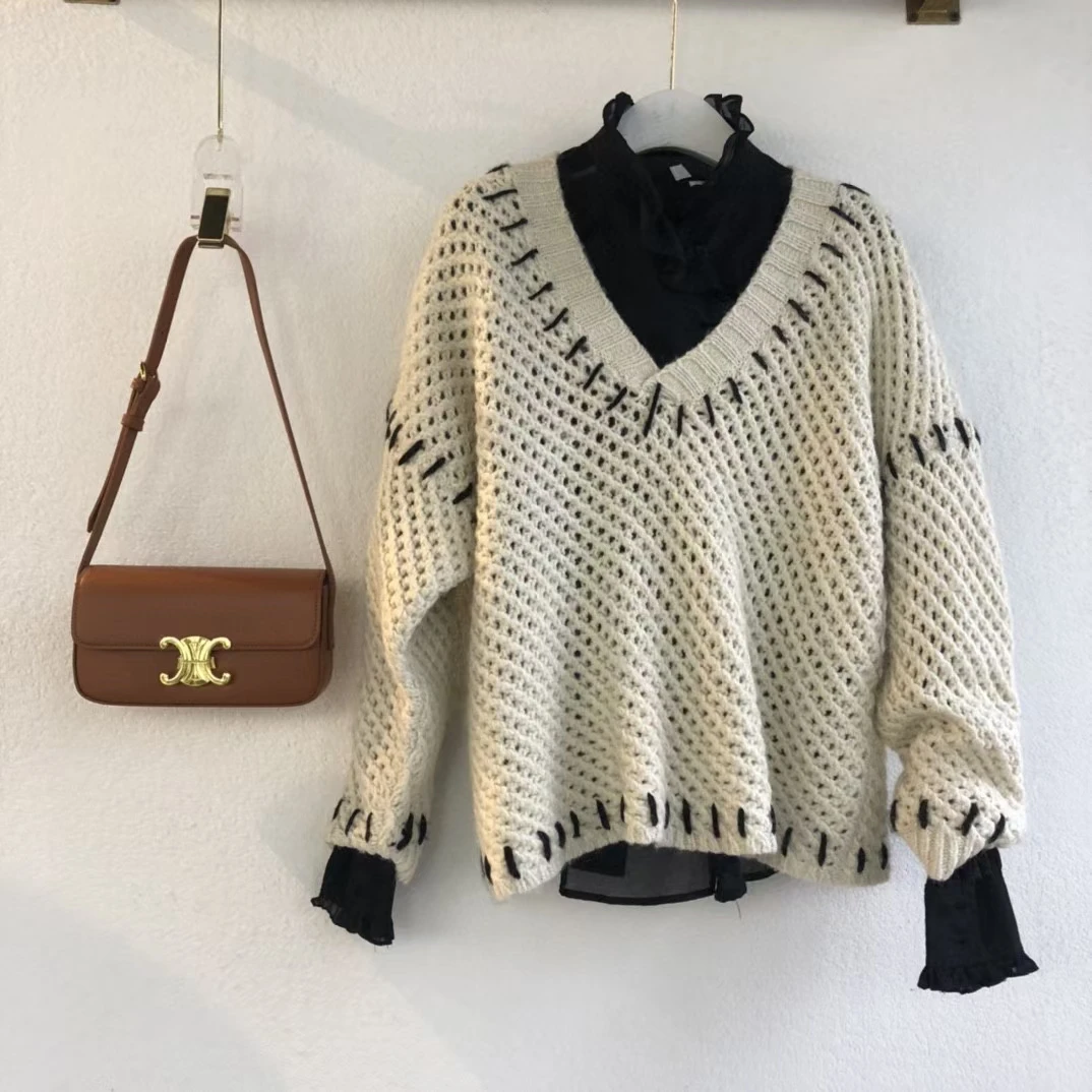 100% Wool Knit Sweater Women Thick Needle Autumn Winter 2021 New Long Sleeve V-Neck Female Loose Jumper 
100% Wool Knit Sweater Women Thick Needle Autumn Winter 2021 New Long Sleeve V-Neck Female Loose Jumper