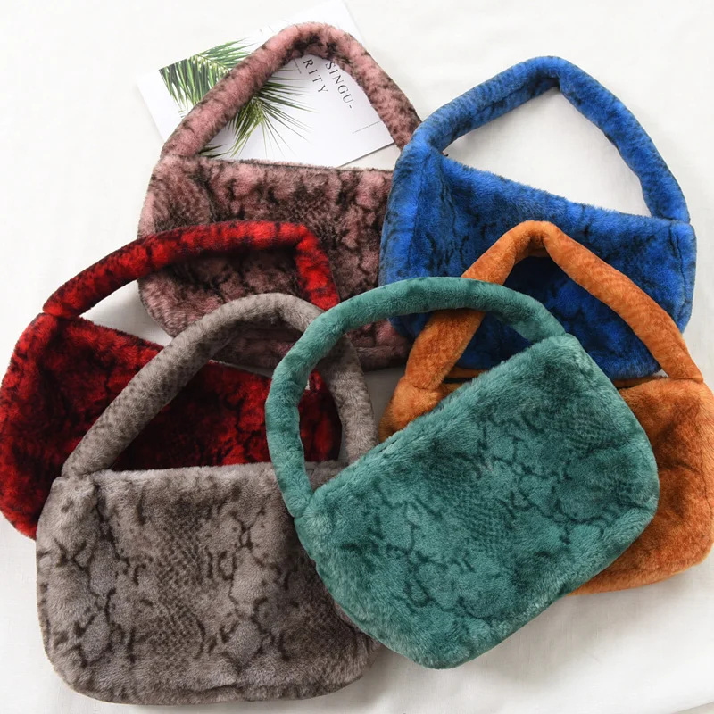 Soft Plush Female Fashion Shoulder Bags Luxury Faux Fur Women Hobos Underarm Bag Vintage Python Pattern Ladies Purse Casual Tote
Soft Plush Female Fashion Shoulder Bags Luxury Faux Fur Women Hobos Underarm Bag Vintage Python Pattern Ladies Purse Casual Tote