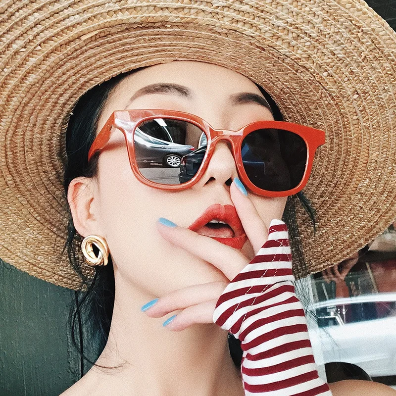 2020 Luxury Small Square Sunglasses Women Brand Designer Retro Clear Sun Glasses for Female Eyeswear Black Shades Oculos UV400
2020 Luxury Small Square Sunglasses Women Brand Designer Retro Clear Sun Glasses for Female Eyeswear Black Shades Oculos UV400