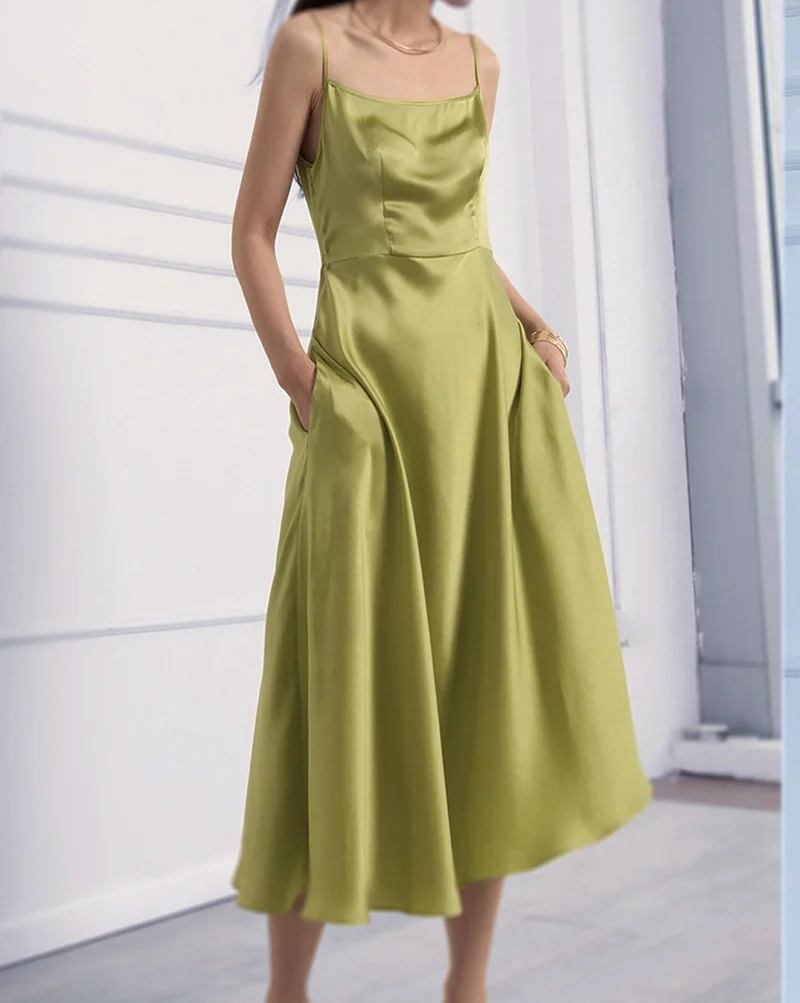 Satin Green Camisole Dress Skirt Ladies Summer Sleeveless Vacation Mid-length Dress Ladies Silky Spaghetti Strap Elegant Dress
Satin Green Camisole Dress Skirt Ladies Summer Sleeveless Vacation Mid-length Dress Ladies Silky Spaghetti Strap Elegant Dress