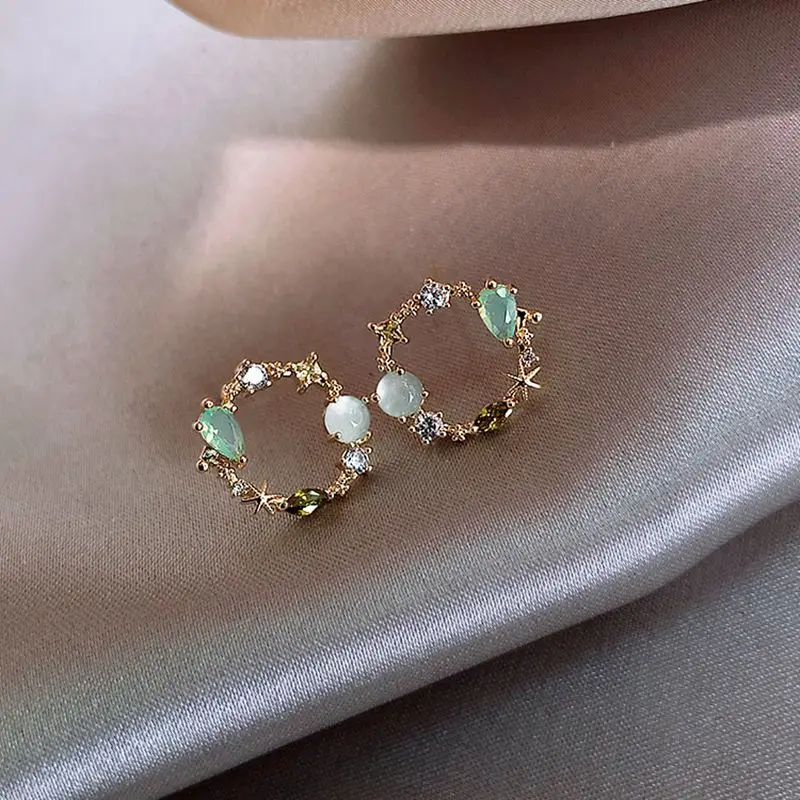 2021 Sweet Classic Round Crystal Stud Earrings For Women Flower Circle Rhinestone Jewelry Fashion Brincos Girl Party Gift
2021 Sweet Classic Round Crystal Stud Earrings For Women Flower Circle Rhinestone Jewelry Fashion Brincos Girl Party Gift