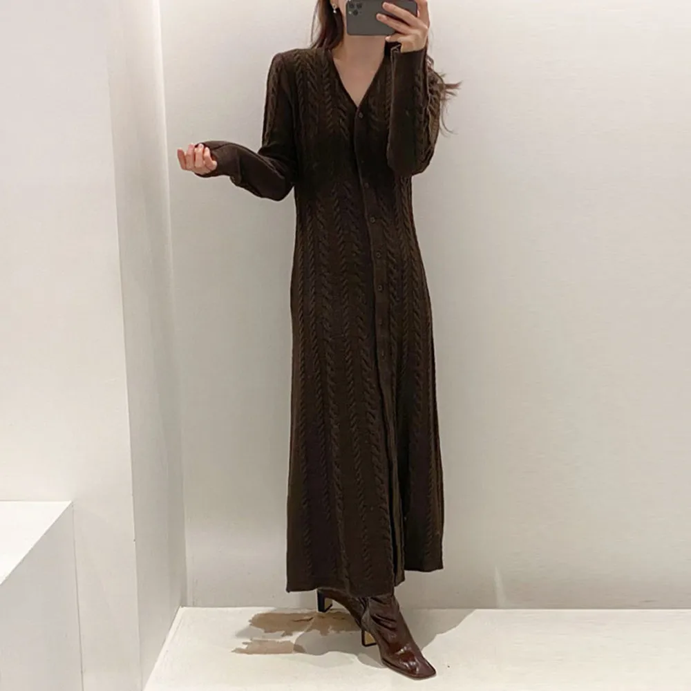2021 Korean Fashion Design Simplicity Womens Dress Single Breasted Solid Color V-neck Long Sleeve Simplicity Casual Knit Dress
2021 Korean Fashion Design Simplicity Womens Dress Single Breasted Solid Color V-neck Long Sleeve Simplicity Casual Knit Dress