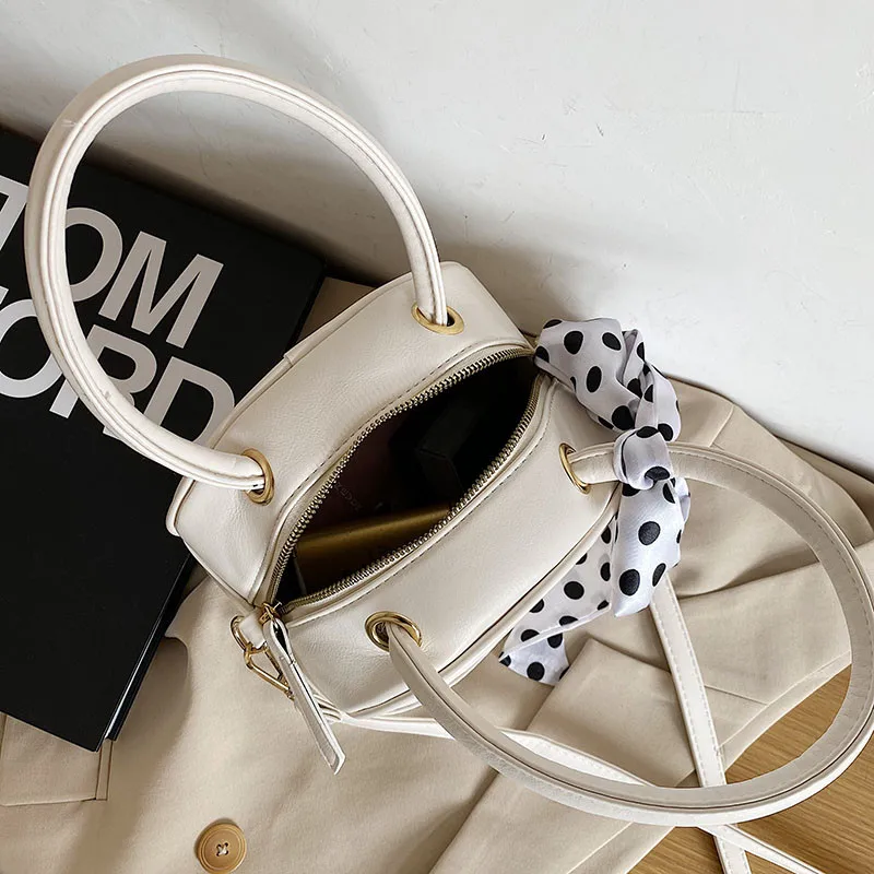 High Quality Soft Leather Tote Bags for Women Fashion Scarves Design Messenger Bag Top Handle Bag Female Small Shoulder Handbag
High Quality Soft Leather Tote Bags for Women Fashion Scarves Design Messenger Bag Top Handle Bag Female Small Shoulder Handbag