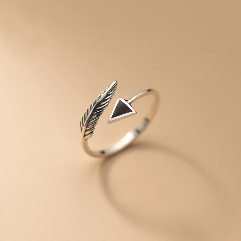 Real 925 Sterling Silver Vintage Feather and Black Triangle Open Rings Simple Thai Silver Jewelry for Women
Real 925 Sterling Silver Vintage Feather and Black Triangle Open Rings Simple Thai Silver Jewelry for Women