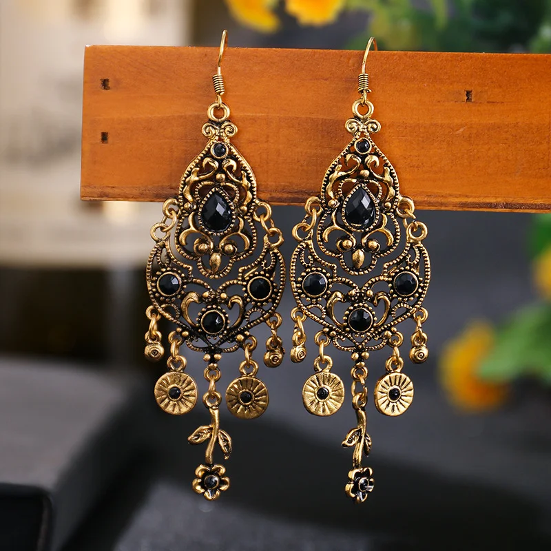 Ethnic Vintage Women Earrings 2021 Trend Bohemian Retro Alloy Hollow Out Rhinestones Flower Hanging Earrings Woman Jewelry
Ethnic Vintage Women Earrings 2021 Trend Bohemian Retro Alloy Hollow Out Rhinestones Flower Hanging Earrings Woman Jewelry