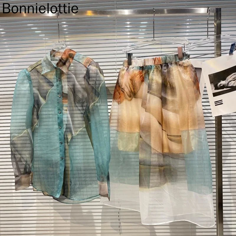 2021 Autumn Color Painting Pattern Mesh Guaze Transparent Shirt + Elastic Waist Skirt Two Piece Set New Outfit Korean Design
2021 Autumn Color Painting Pattern Mesh Guaze Transparent Shirt + Elastic Waist Skirt Two Piece Set New Outfit Korean Design