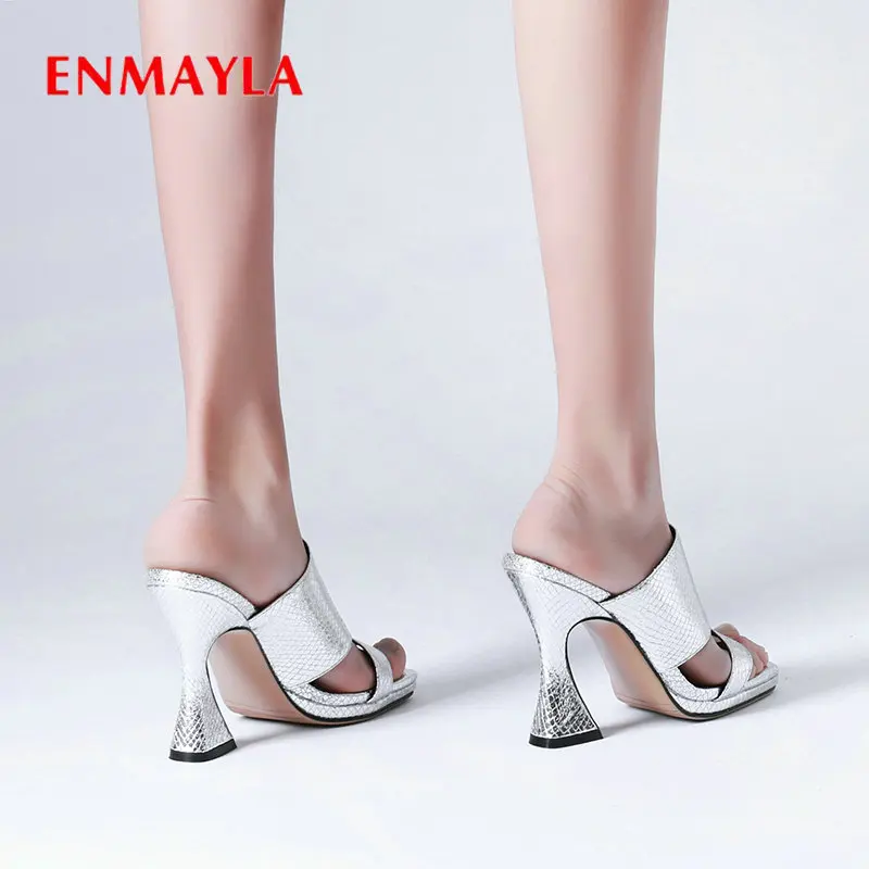 ENMAYLA/Элегантные Тапочки; Сезон лето; Искусственная кожа; Змеиный принт; Женская обувь на высоком квадратном каблуке; Женские шлепанцы с закр...
ENMAYLA/Элегантные Тапочки; Сезон лето; Искусственная кожа; Змеиный принт; Женская обувь на высоком квадратном каблуке; Женские шлепанцы с закр...