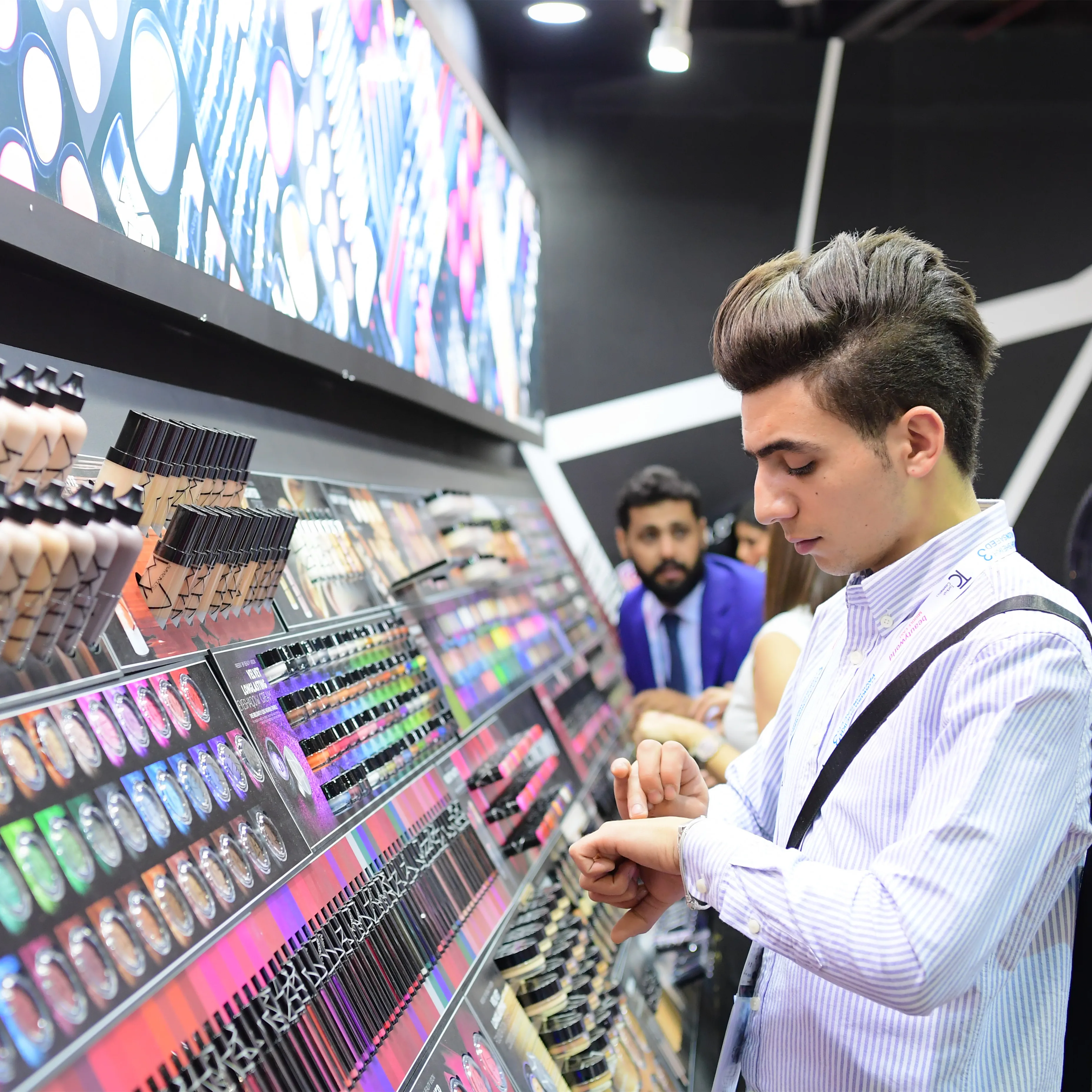 STARWAY Looking For Business Partner Makeup Cosmetics Lipstick Foundation Highter Whloesale Price
STARWAY Looking For Business Partner Makeup Cosmetics Lipstick Foundation Highter Whloesale Price