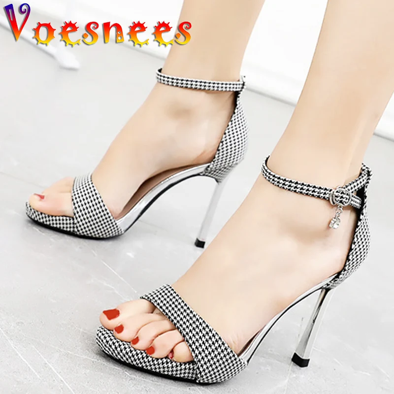 Summer Women Shoes Black and White Checkered Rhinestone Decoration Walk Show Thin High Heels Fashion Sexy Cutout Party Sandals
Summer Women Shoes Black and White Checkered Rhinestone Decoration Walk Show Thin High Heels Fashion Sexy Cutout Party Sandals