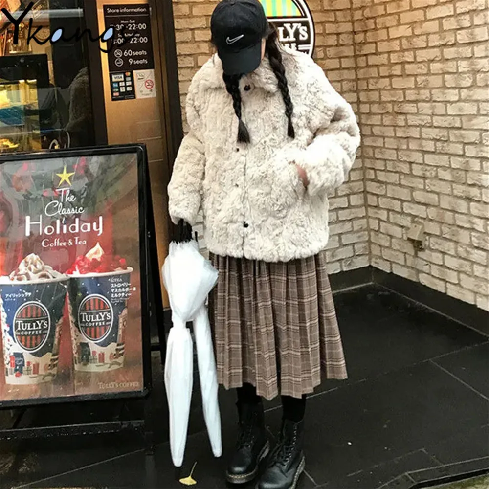 2021 New Lamb Wool Short Coat Female Autumn Winter Warm Plush Coat Korean Women Loose Rabbit Faux Fur Grass Fur Fluffy Jacket
2021 New Lamb Wool Short Coat Female Autumn Winter Warm Plush Coat Korean Women Loose Rabbit Faux Fur Grass Fur Fluffy Jacket