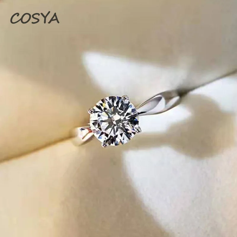 COSYA Women Roud 1.5 Carat Shinning 100% 925 Sterling Silver High Carbon Diamond Classic Engagement Rings Fine Jewelry Wholesale
COSYA Women Roud 1.5 Carat Shinning 100% 925 Sterling Silver High Carbon Diamond Classic Engagement Rings Fine Jewelry Wholesale