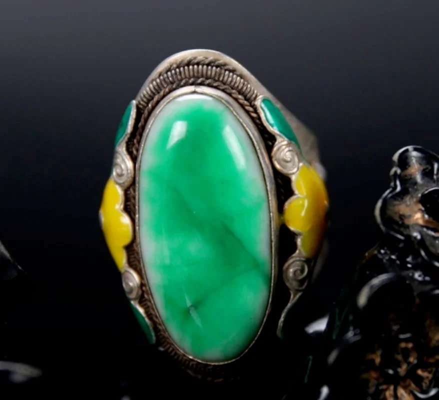Hot Selling Natural China Old Handwork Cloisonne Tibetan Silver Inlay Green Jade Ring for Women Men Fashion Accessories
Hot Selling Natural China Old Handwork Cloisonne Tibetan Silver Inlay Green Jade Ring for Women Men Fashion Accessories