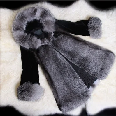 Autumn and winter 2017 new women's hooded thickened fox like fur grass coat fur large collar coat to keep warm
Autumn and winter 2017 new women's hooded thickened fox like fur grass coat fur large collar coat to keep warm