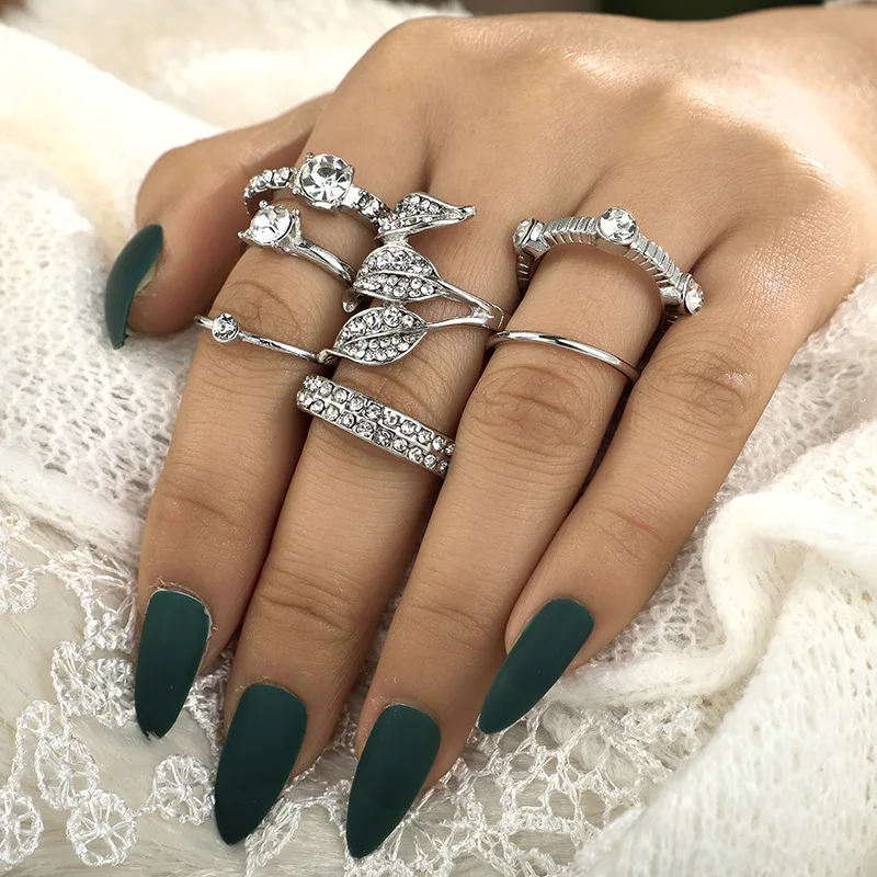 7Pcs/Set Silver Vintage Rings Diamonds Temperament Jewelry Stainless Steel Women's Rings European And The United States Style
7Pcs/Set Silver Vintage Rings Diamonds Temperament Jewelry Stainless Steel Women's Rings European And The United States Style