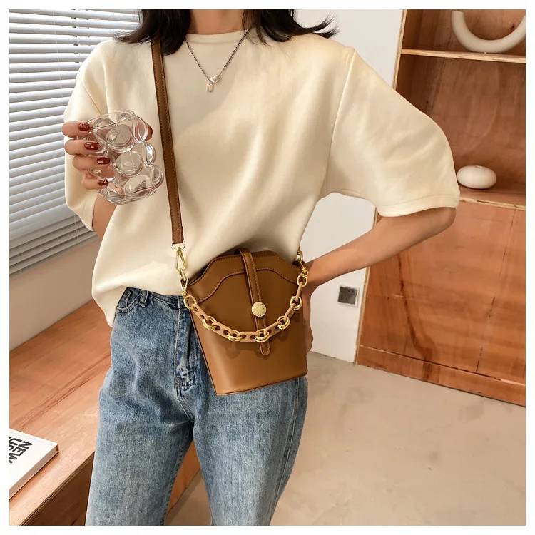 handbag 2021 spring new wave Korean fashion one-shoulder bucket bag chain wild messenger bag ins fashion wild fairy bag
handbag 2021 spring new wave Korean fashion one-shoulder bucket bag chain wild messenger bag ins fashion wild fairy bag