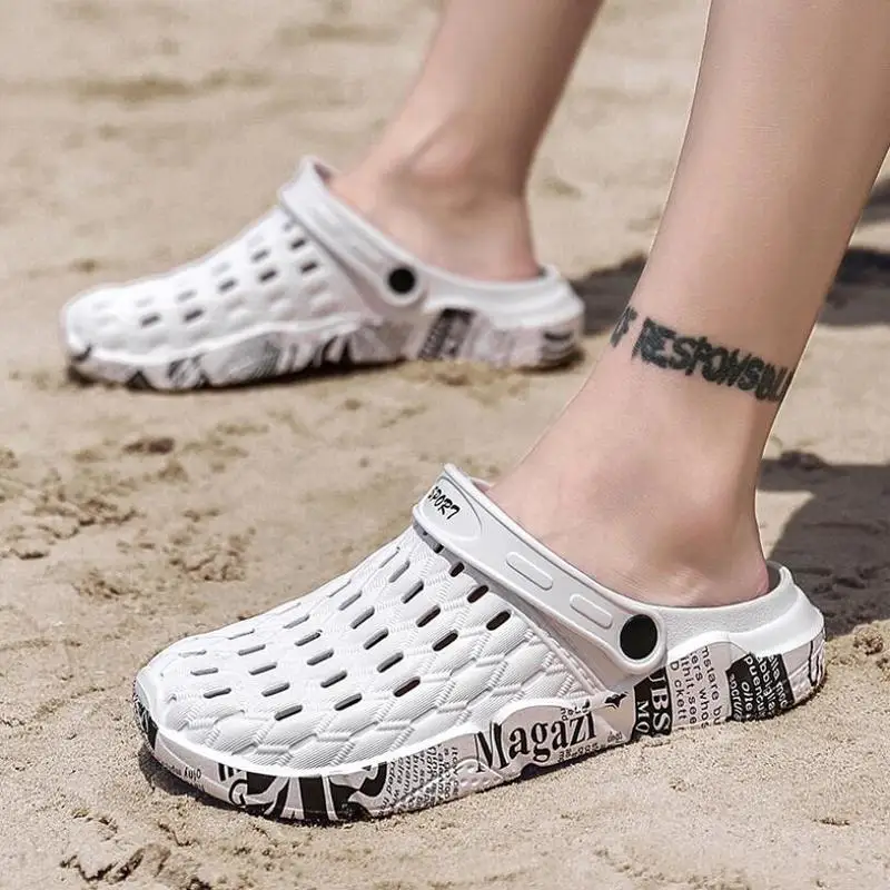 2020 Unisex Summer Men Sandals Non-slip Soft Bottom PVC Shoes New Man Slides Outside Fretwork Beach Shoes Best Seller Promotion 
2020 Unisex Summer Men Sandals Non-slip Soft Bottom PVC Shoes New Man Slides Outside Fretwork Beach Shoes Best Seller Promotion