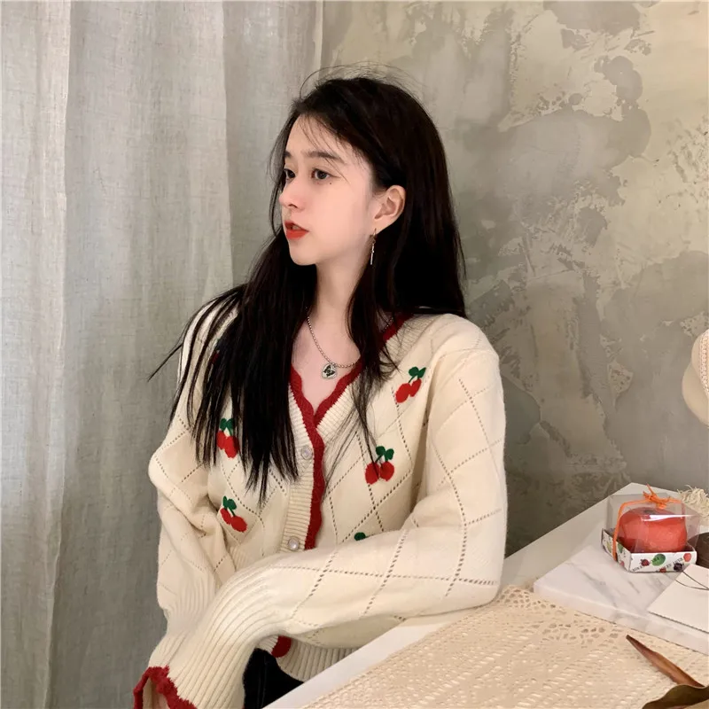 Short Top V-Neck Sweater With Wooden Ears Women's 2021 Autumn Japanese Soft Waxy Cherry Pattern Retro Gentle Cardigan
Short Top V-Neck Sweater With Wooden Ears Women's 2021 Autumn Japanese Soft Waxy Cherry Pattern Retro Gentle Cardigan