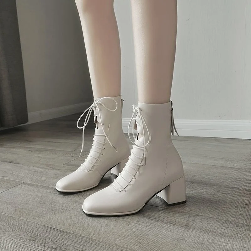 Martin Boots Women's High Heel Thick Heel Short Boots Autumn and Winter New Korean Style Stitching Back Zipper Women's Shoes
Martin Boots Women's High Heel Thick Heel Short Boots Autumn and Winter New Korean Style Stitching Back Zipper Women's Shoes