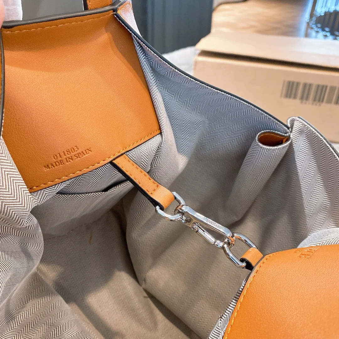 Valentines gift bag hammock bag Shoulder bag leather luxury handbagd Monthers Day gift handbag
Valentines gift bag hammock bag Shoulder bag leather luxury handbagd Monthers Day gift handbag
