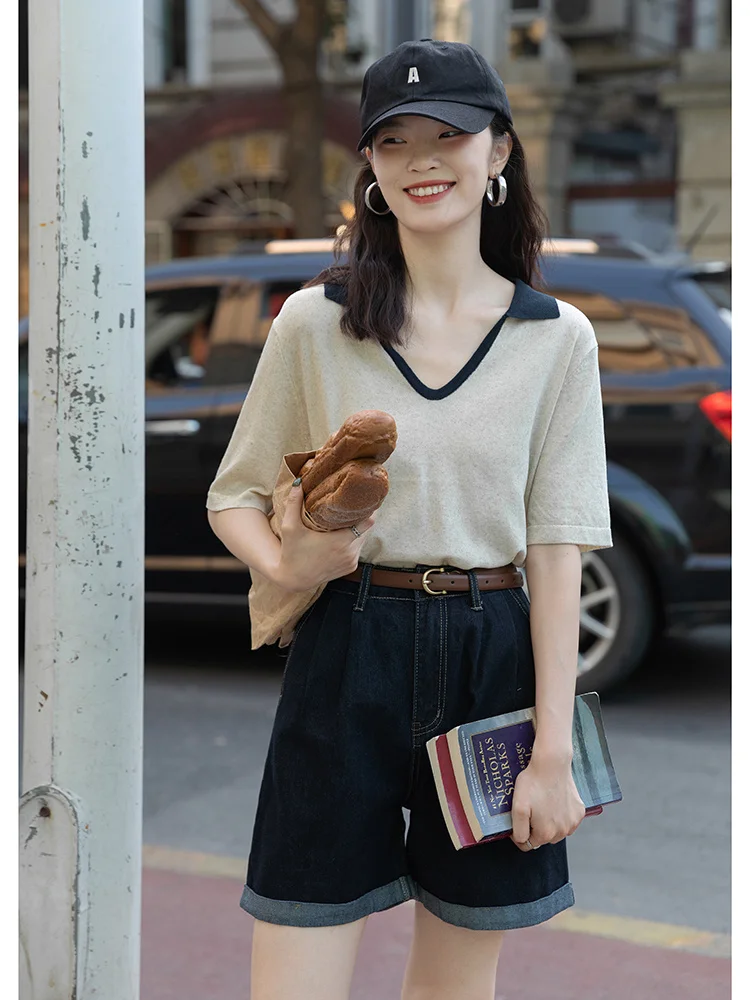 Рубашка-поло женская с V-образным вырезом и коротким рукавом
Рубашка-поло женская с V-образным вырезом и коротким рукавом