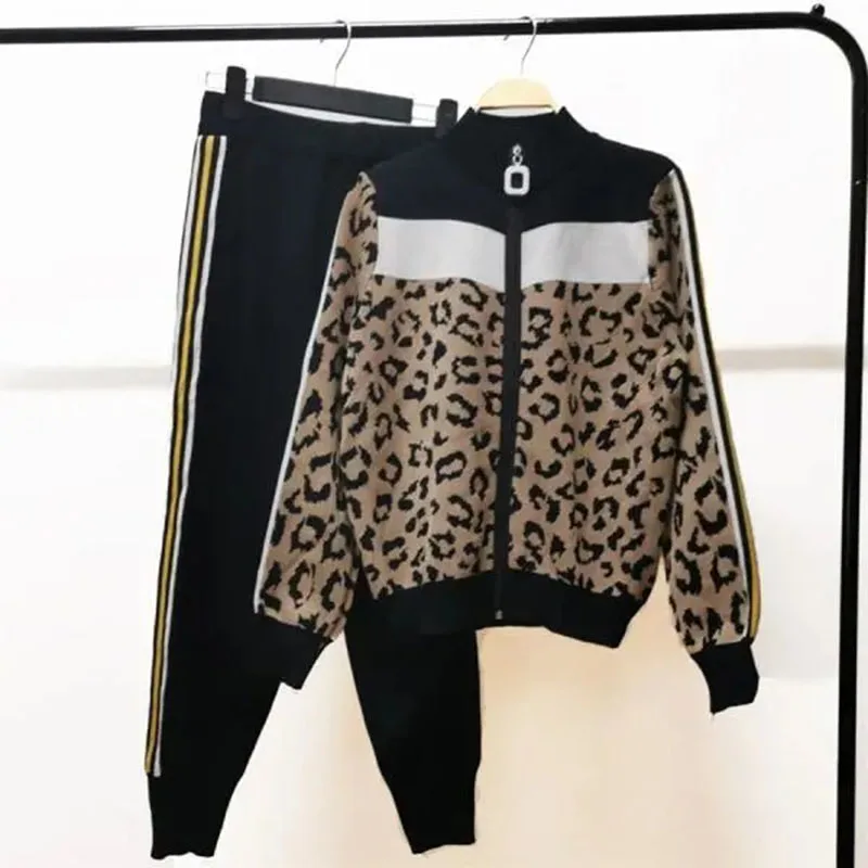 Fashion Color Matching Zipper Knitted Cardigan Leopard Print Coat Women New + Casual Loose Sports Wide Leg Pants Two Piece Set
Fashion Color Matching Zipper Knitted Cardigan Leopard Print Coat Women New + Casual Loose Sports Wide Leg Pants Two Piece Set