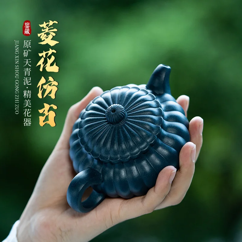 Yixing raw ore tianqingni purple clay teapot pure handmade famous water chestnut antique teapot rib pattern household tea
Yixing raw ore tianqingni purple clay teapot pure handmade famous water chestnut antique teapot rib pattern household tea
