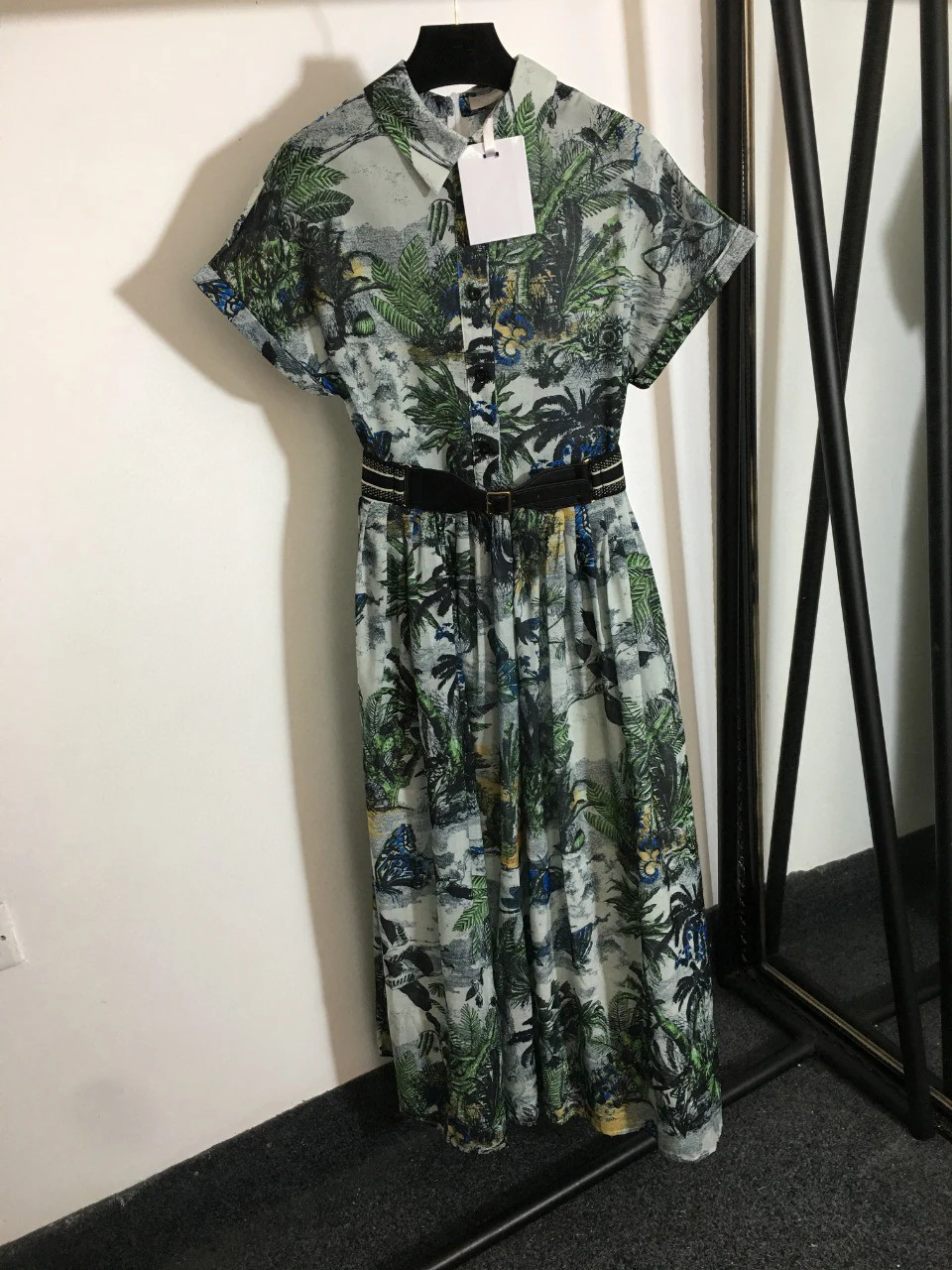 High Quality Summer Sexy Women's Conglin Animal Print Lapel Short Sleeve Waist Waist Dress with Belt
High Quality Summer Sexy Women's Conglin Animal Print Lapel Short Sleeve Waist Waist Dress with Belt