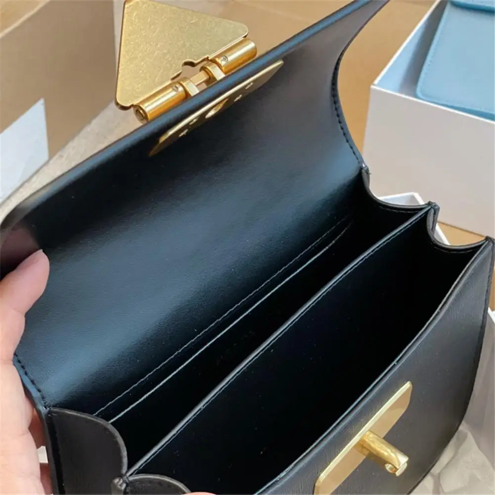 men and women black cowhide leather messenger bag fashion casual simple shopping portable waterproof travel cross body 
men and women black cowhide leather messenger bag fashion casual simple shopping portable waterproof travel cross body
