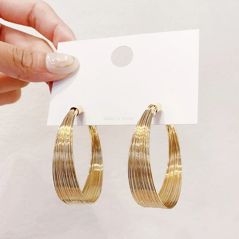 Exaggerated Earrings Personality 925 Silver Needle Earrings Korean Version of The Net Red Ins Wind Geometric Earrings
Exaggerated Earrings Personality 925 Silver Needle Earrings Korean Version of The Net Red Ins Wind Geometric Earrings