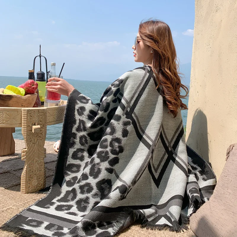 The New Summer Cold Windshield Cape Elegant and Rich Go Out Outdoor Travel Night Cold Shawl Cloak Pashmina Four Seasons
The New Summer Cold Windshield Cape Elegant and Rich Go Out Outdoor Travel Night Cold Shawl Cloak Pashmina Four Seasons