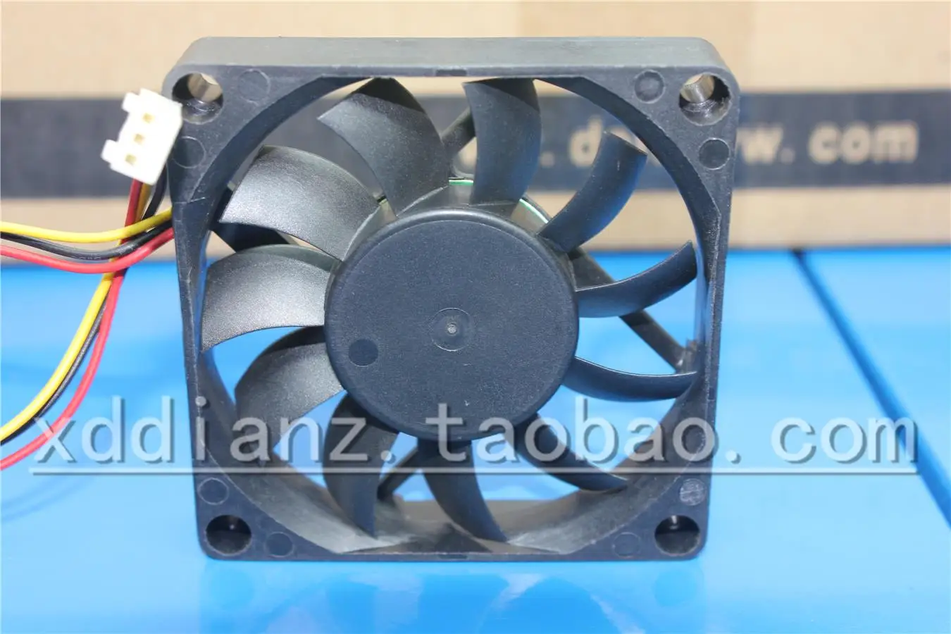 Original genuine MGT7012UB 7015 7cm12V 0.7A 0.58A large air volume PWM CPU fan
Original genuine MGT7012UB 7015 7cm12V 0.7A 0.58A large air volume PWM CPU fan