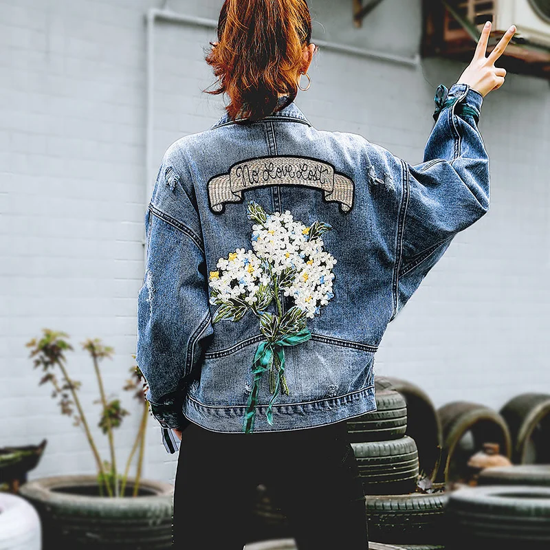 2020 Autumn Embroidery Flower Cowboy Loose Coat Female Denim Jeans Jacket Women Chaqueta Mujer Streetwear Boyfriend Large Sizes
2020 Autumn Embroidery Flower Cowboy Loose Coat Female Denim Jeans Jacket Women Chaqueta Mujer Streetwear Boyfriend Large Sizes