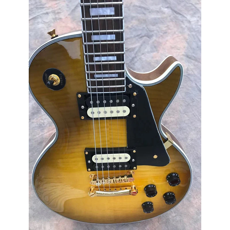 Classic brand guitar, professional performance level, selected quality wood, gold accessories, good feel and sound.
Classic brand guitar, professional performance level, selected quality wood, gold accessories, good feel and sound.
