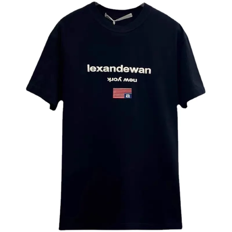 Alexander AW21 Summer New Letter Flag Embroidery Foam Short-sleeved T-shirt Loose European and American Tide Men and Women
Alexander AW21 Summer New Letter Flag Embroidery Foam Short-sleeved T-shirt Loose European and American Tide Men and Women