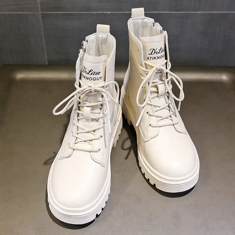 Martin boots niche Nice autumn and winter new Korean short boots thick-soled all-match British style lace high-top women's shoes
Martin boots niche Nice autumn and winter new Korean short boots thick-soled all-match British style lace high-top women's shoes