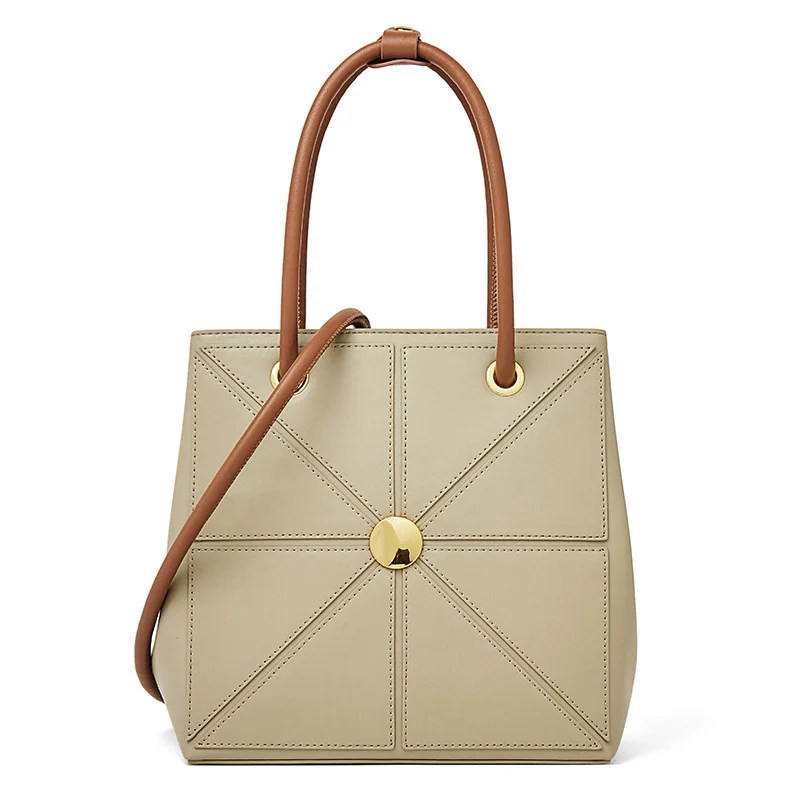 2021 trendy light luxury leather simple geometric folding round handle round shoulder strap vertical square bag women
2021 trendy light luxury leather simple geometric folding round handle round shoulder strap vertical square bag women