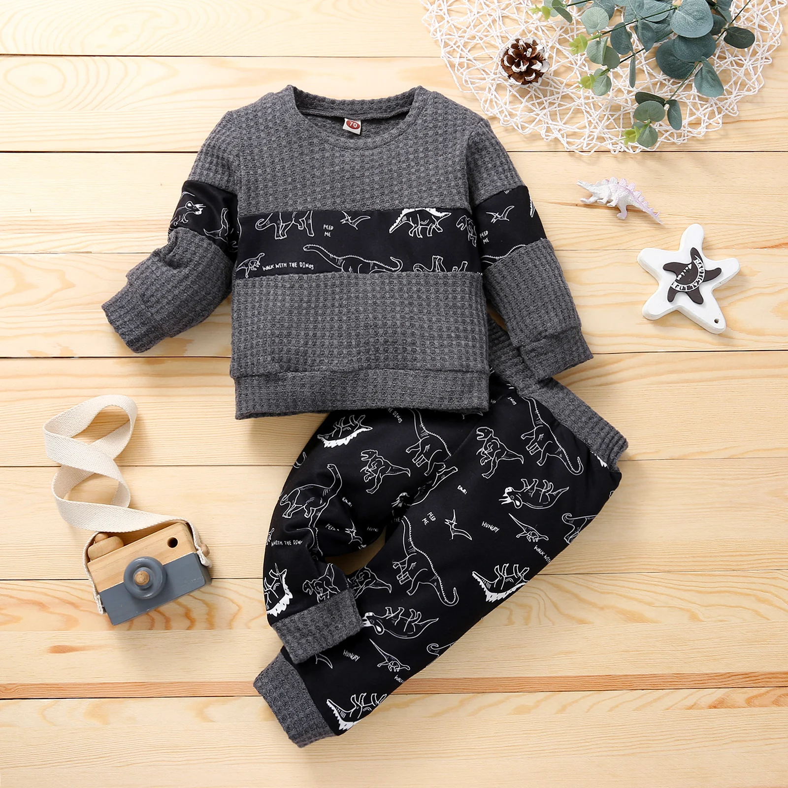 Spring and Autumn Children's Boys Leisure Sports 2-piece Sweater+ Pants Suit Long-sleeved T shirt Dinosaur Pattern 3M-24M 
Spring and Autumn Children's Boys Leisure Sports 2-piece Sweater+ Pants Suit Long-sleeved T shirt Dinosaur Pattern 3M-24M
