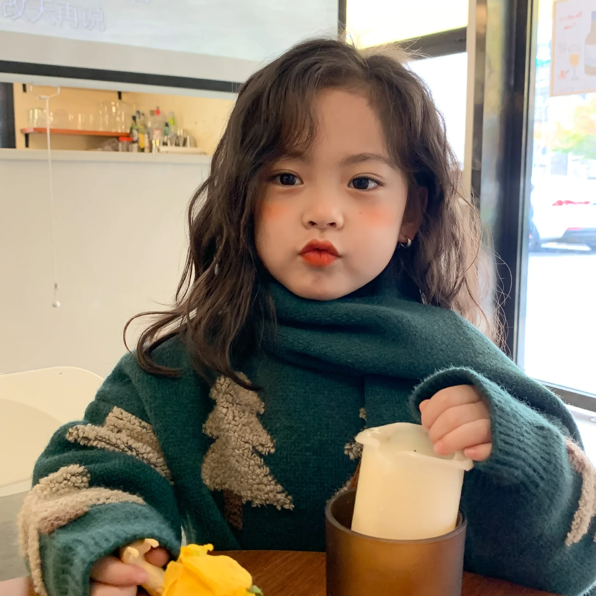 MILA CHOU 2021 Winter Baby Girl Alpaca Fleece Christmas Sweater Give scarf Children's Pullover Knitwear Top Kids Clothes 2-8Y
MILA CHOU 2021 Winter Baby Girl Alpaca Fleece Christmas Sweater Give scarf Children's Pullover Knitwear Top Kids Clothes 2-8Y